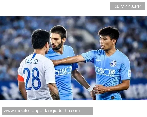 前大连人球员质疑上海人执教失控高层决策引发争议