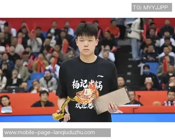 杨瀚森背打遭鲍威尔包夹帽掉乐福关键三分救球队逆转胜利