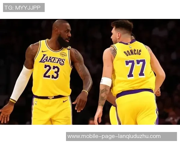 詹姆斯本赛季首次与湖人全队合练期待新队友默契提升